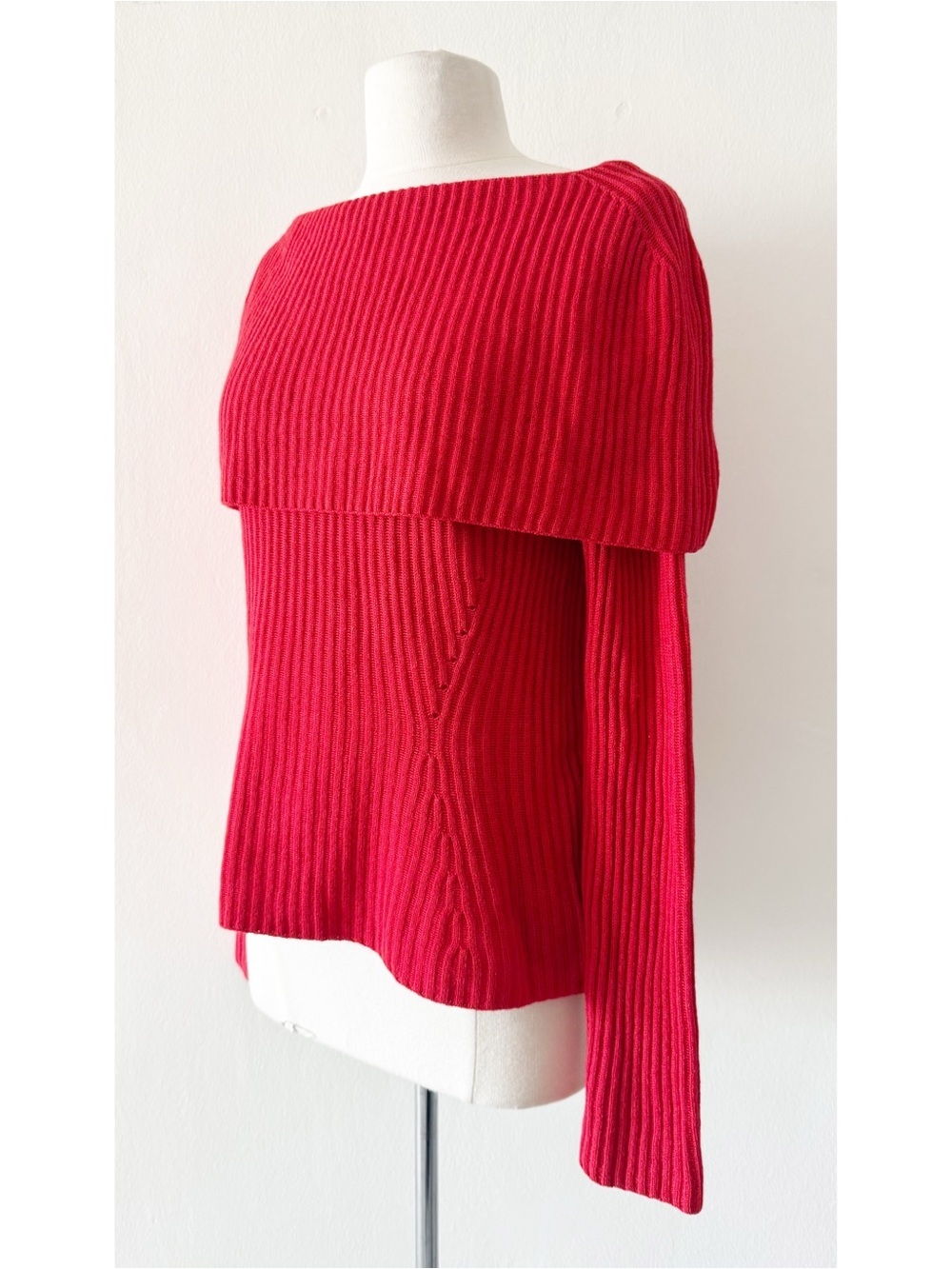 Carolina Herrera Cashmere & Silk Red Ribbed Knit Boatneck Sweater Top Italy - Picture 5 of 8